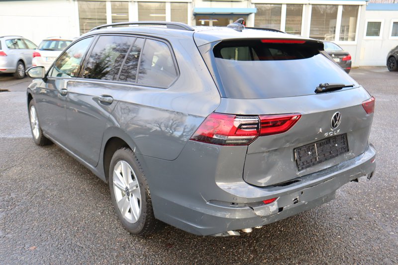 Volkswagen Golf VIII Variant 2.0 TDI DSG Life Autom. Navi. Klimaaut. SHZ. AHK. PDC. Alu.
