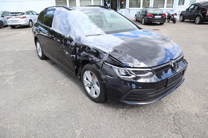 Volkswagen Golf VIII Variant 2.0 TDI DSG Life Navi. Klimaaut. AHK. Alu. SHZ. PDC.