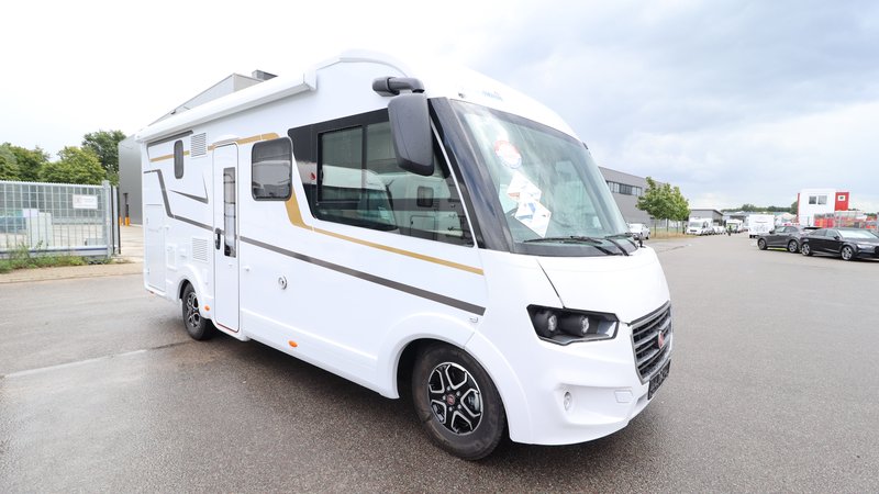 Eura Mobil Integra Line 695 LF Backofen Stützen AHK Markise