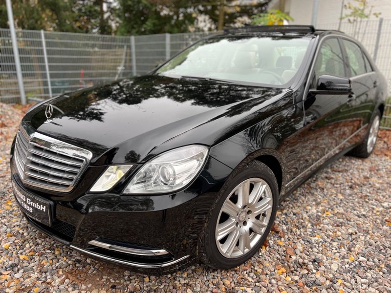 Mercedes-Benz E300 V6 4MATIC ELEGANCE *KAMERA*PANORAMA*