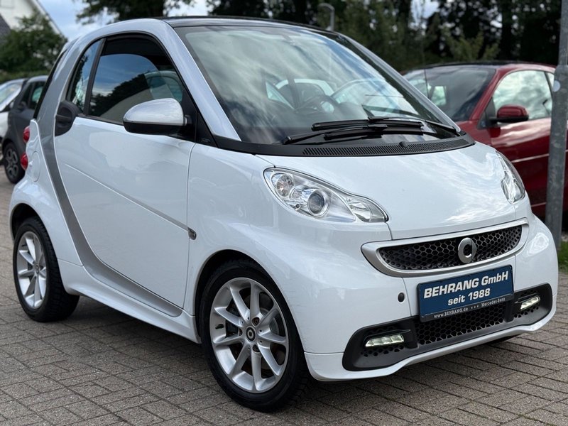 Smart ForTwo *PANORAMA*NAVI*SERVOLENKUNG*