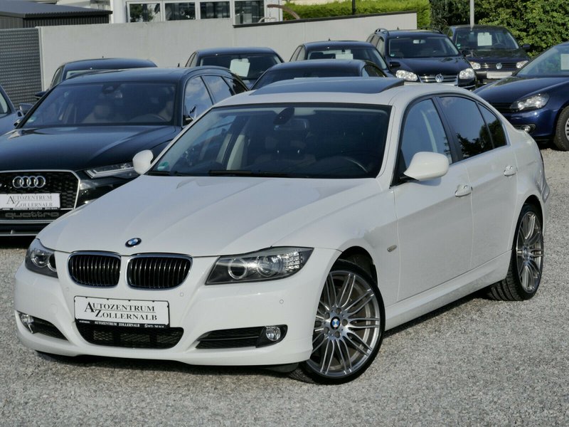 BMW 330i Lim. Automatik *19"-M-ALU*NAVI*SCHIEBEDACH*