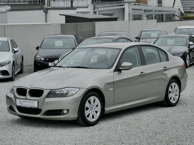 BMW 318i Limousine *NAVI*PDC*SHZ*KLIMAAUTO*METALLIC*