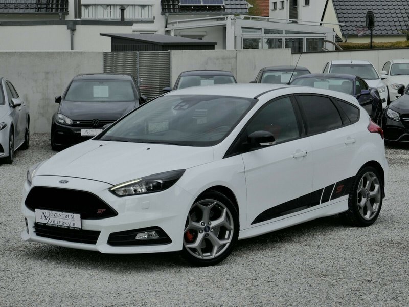 Ford Focus ST *SYNC*LEDER-PAKET*EASY-DRIVER*BI-XENON*