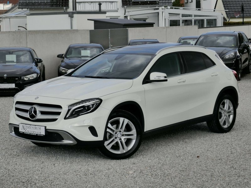 Mercedes-Benz GLA 180 7G-DCT SCORE! *1.HAND*DISTRONIC*PANORAMA