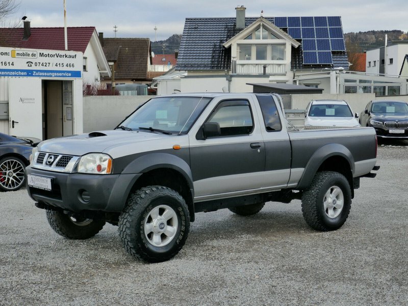 Nissan Pickup King Cab Profi 4X4 *HÖHER*TÜV JANUAR 2023