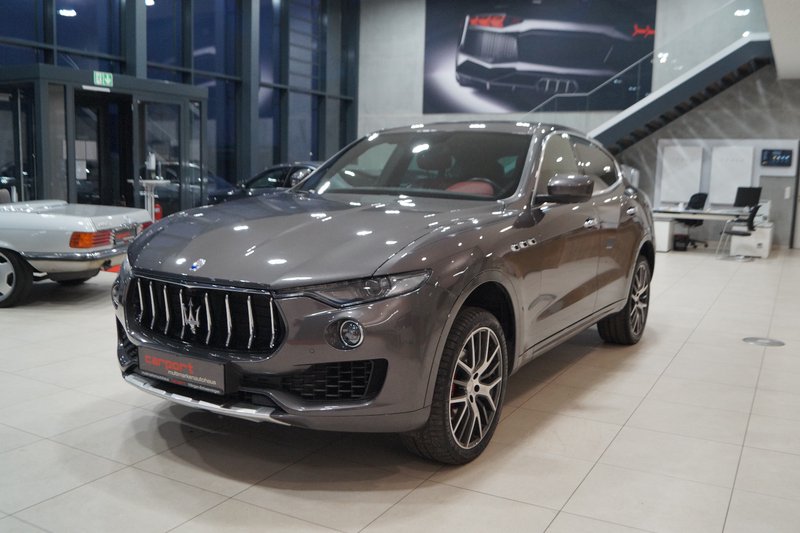 Maserati Levante Diesel Navi|Pano|KeyLessGo|21"|H&K