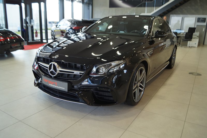 Mercedes-Benz E 63 AMG S 4M+ PERF. SITZE & ABGAS.