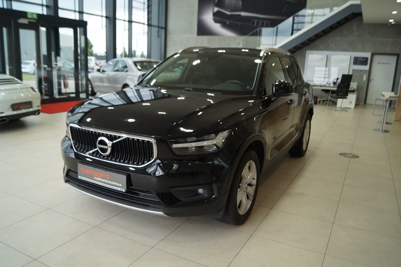 Volvo XC40 Momentum 2WD PANO TEMPO HARMAN/KARDON