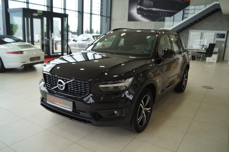 Volvo XC40 R Design AWD KAMERA ALCANTARA HARMAN/KARDON
