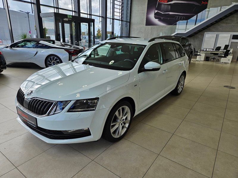 Skoda Octavia Combi Clever LED ACC PDC SHZ NAVI SPUR.