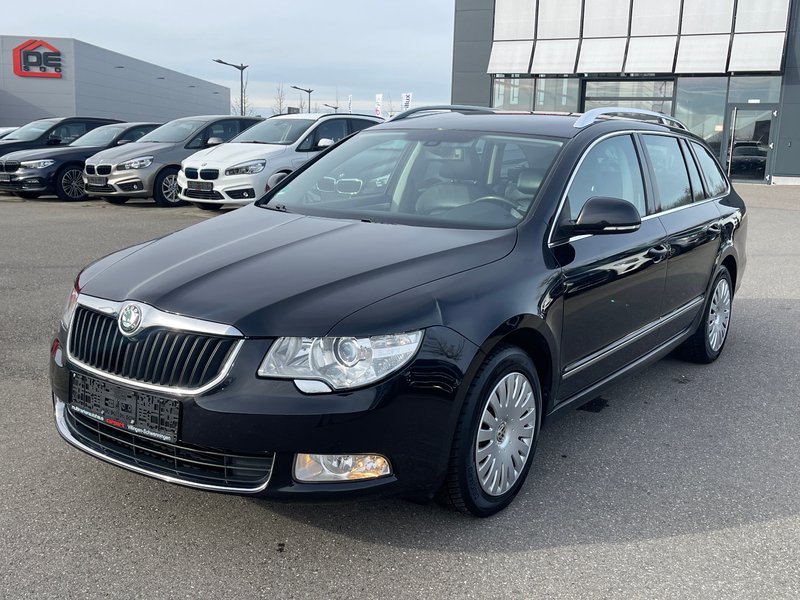 Skoda Superb Combi Elegance DSK LEDER SHZ TEMPO PDC