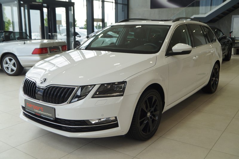 Skoda Octavia Combi Style PANO SHZ NAVI PDC TEMPO AHK
