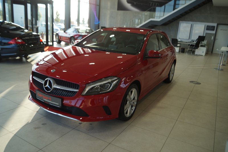 Mercedes-Benz A 180 BlueEfficiency COMAND LED SHZ PDC