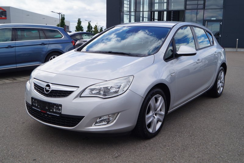 Opel Astra J 5-trg. 1.6 Edition KLIMA SHZ PDC