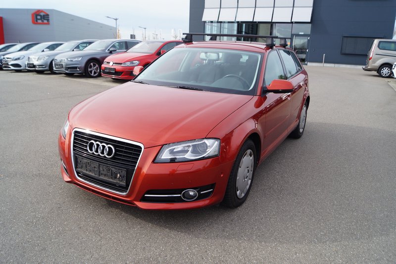 Audi A3 Sportback 2.0 TDI Attr. XEN. SHZ PDC AHK BOSE