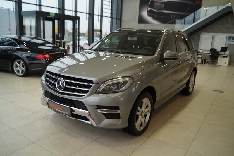 Mercedes-Benz ML 350 CDI AMG PANO DISTRONIC BI-XEN. Standheiz.