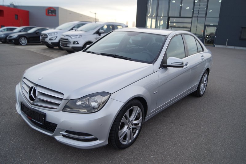 Mercedes-Benz C 180 CGI BlueEfficiency AUTO SHZ NAVI TEMPO PDC