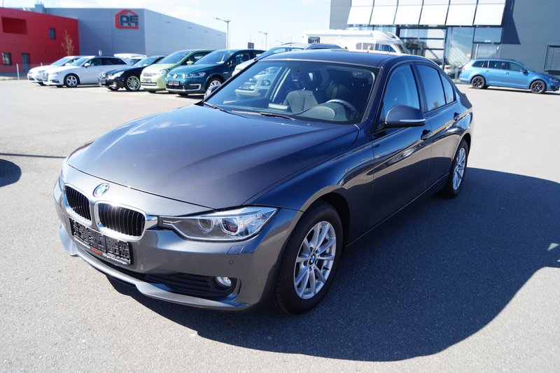 BMW 320d xDrive LED NAVI SHZ PDC TEMPO