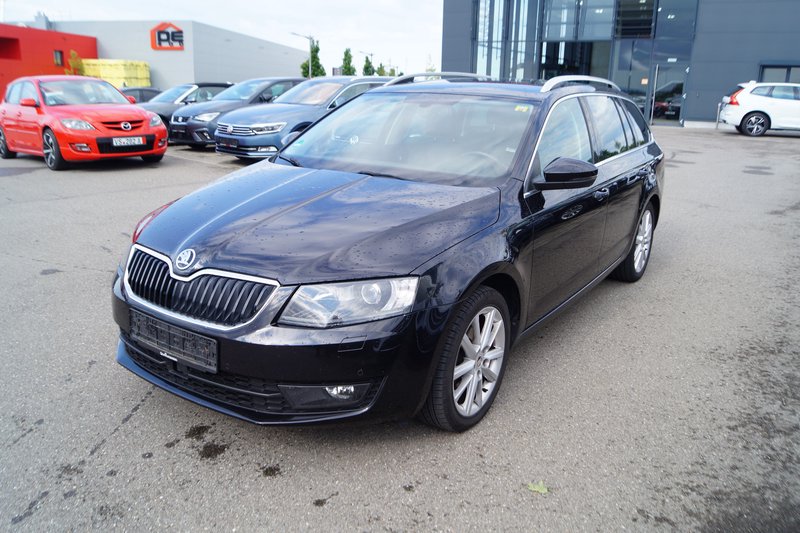 Skoda Octavia Combi Style DSG XENON ACC SHZ PDC AHK