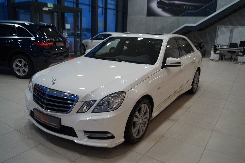 Mercedes-Benz E 200 CGI BlueEfficiency AMG PDC COMAND SHZ KAM
