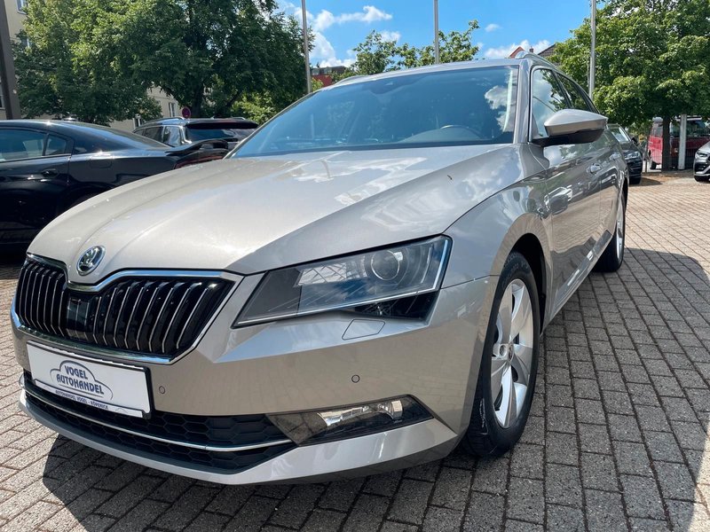 Skoda Superb Combi*ACC*SITZHZG*BI-XENON*STANDHZG*NAVI*