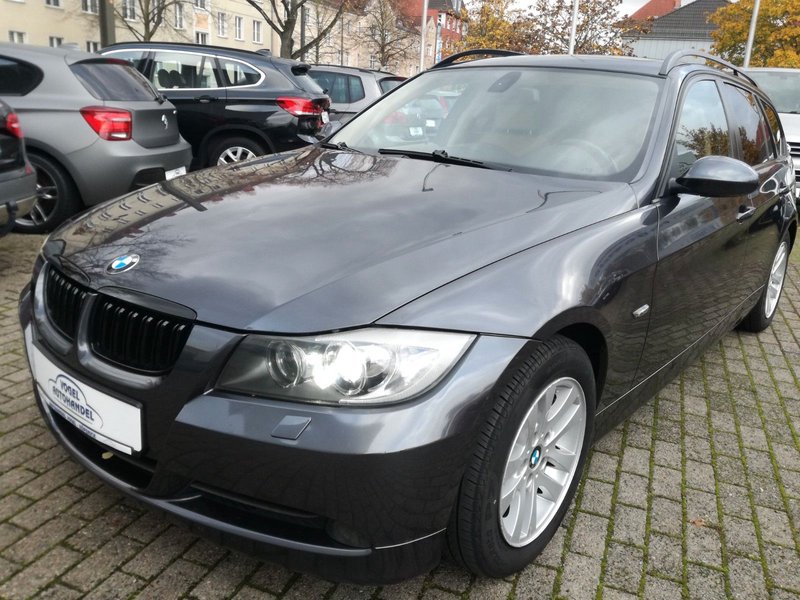 BMW 320 Touring*AUTO.*NAVI-PROF*XENON*PANO*