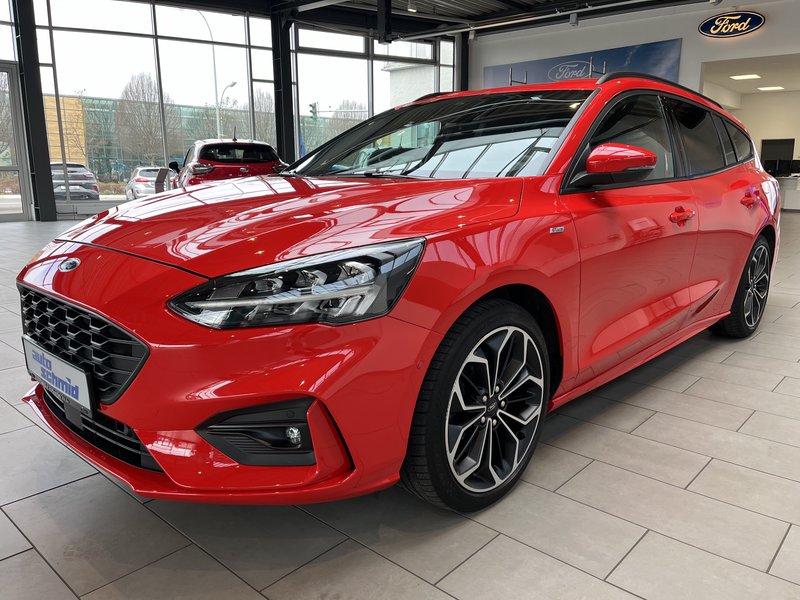 Ford Focus Turnier ST-Line + LED + Kamera