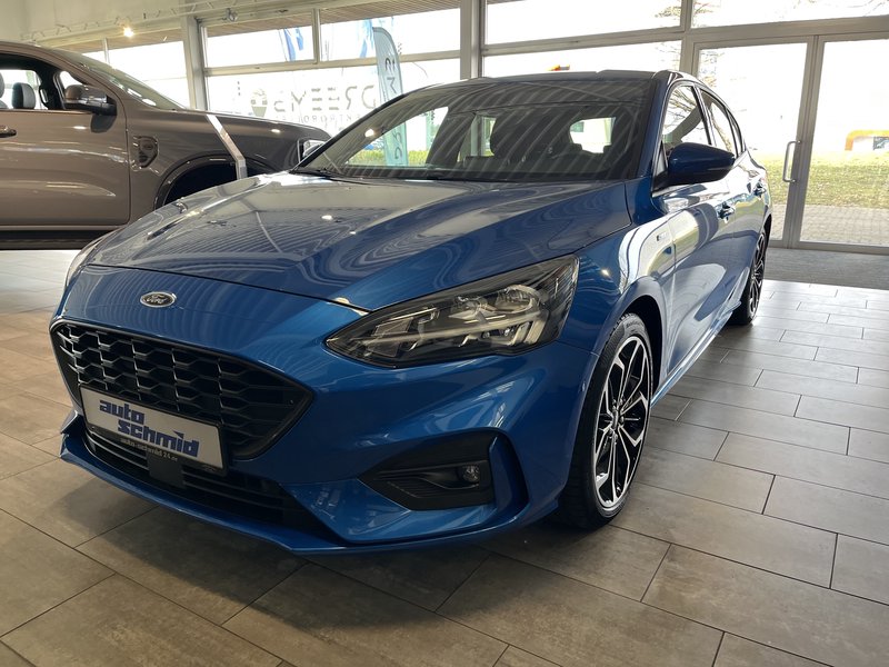 Ford Focus ST-Line - LED + Keyfree + Winterpaket