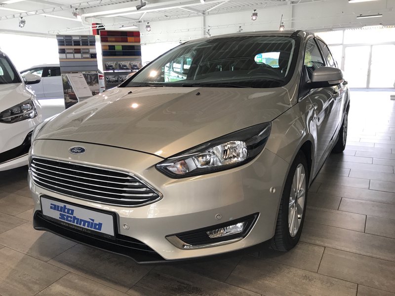 Ford Focus Lim Titanium + Navi + Winterpaket